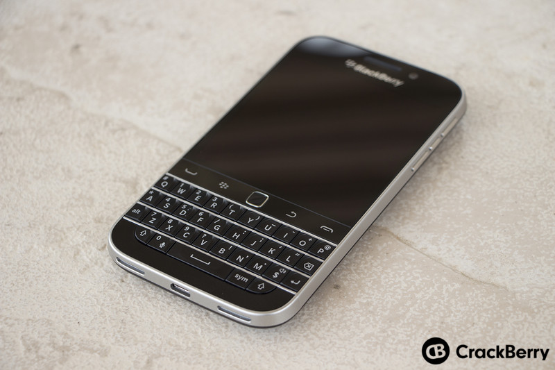 BlackBerry-Classic-Device-Right-Angle