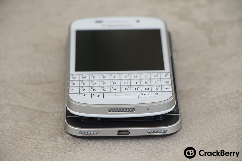 BlackBerry-Q10-BlackBerry-Classic-Devices-Stacked-Top
